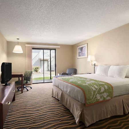 South Tacoma Suites Экстерьер фото