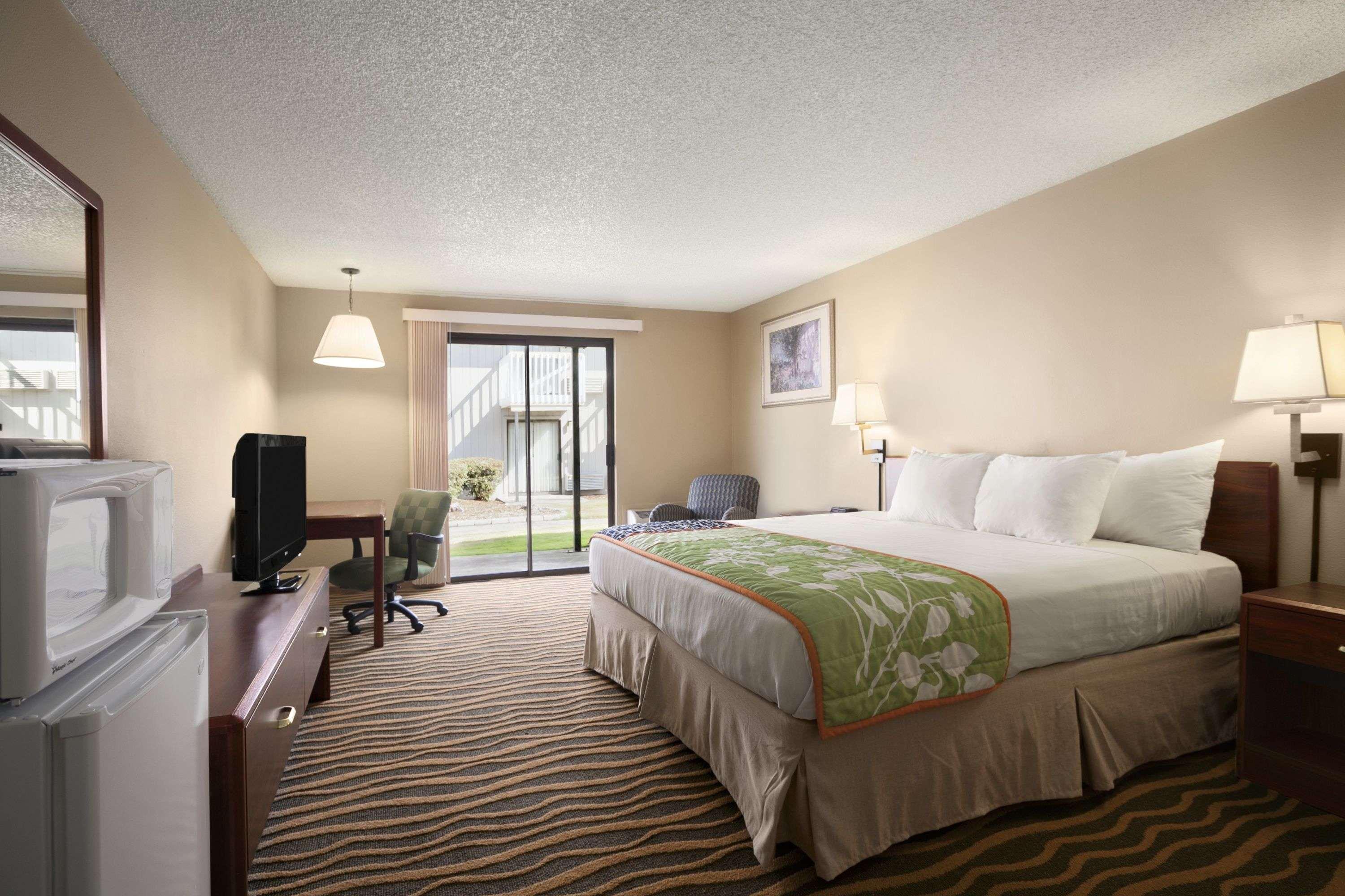 South Tacoma Suites Экстерьер фото