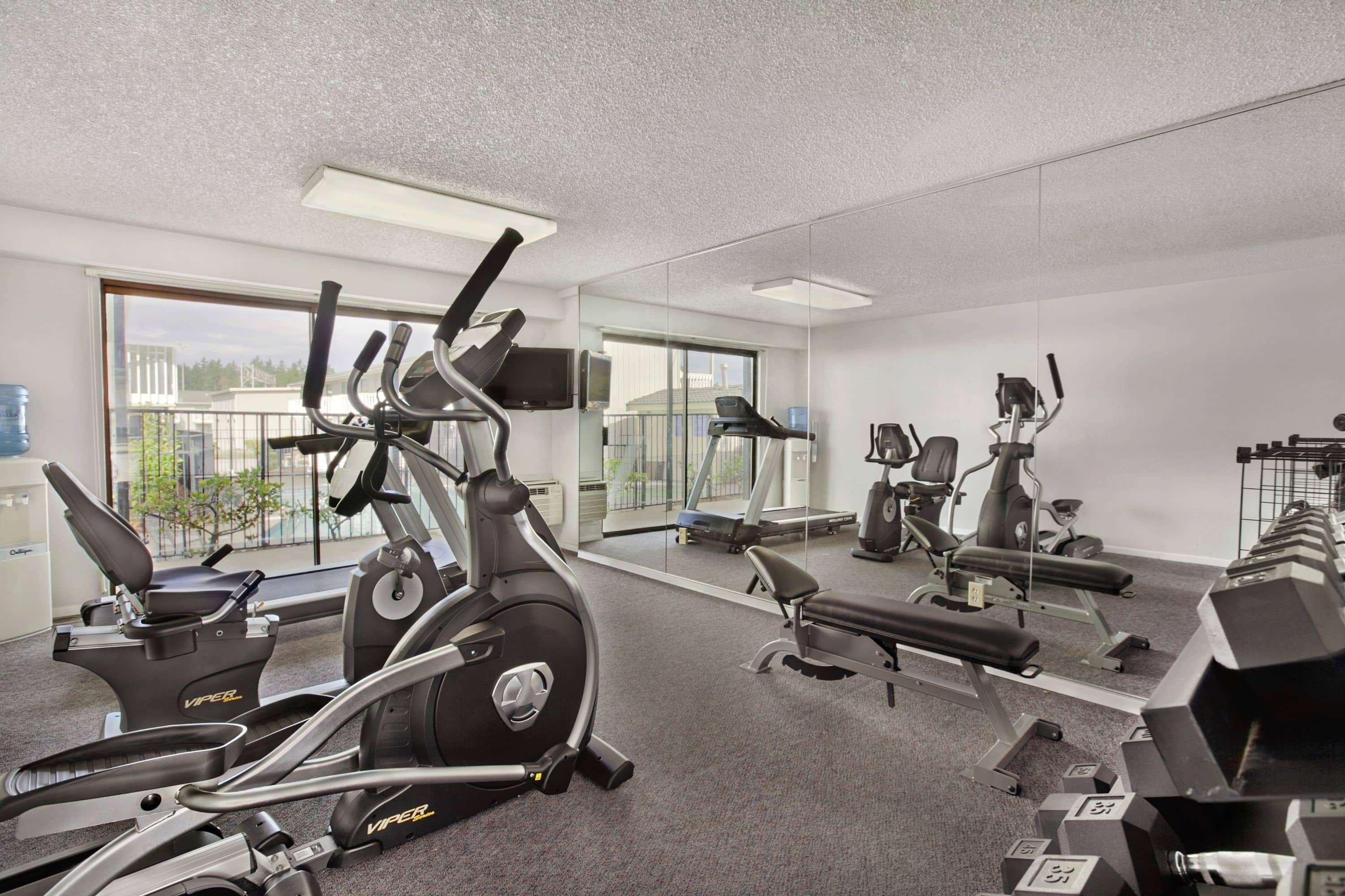 South Tacoma Suites Экстерьер фото