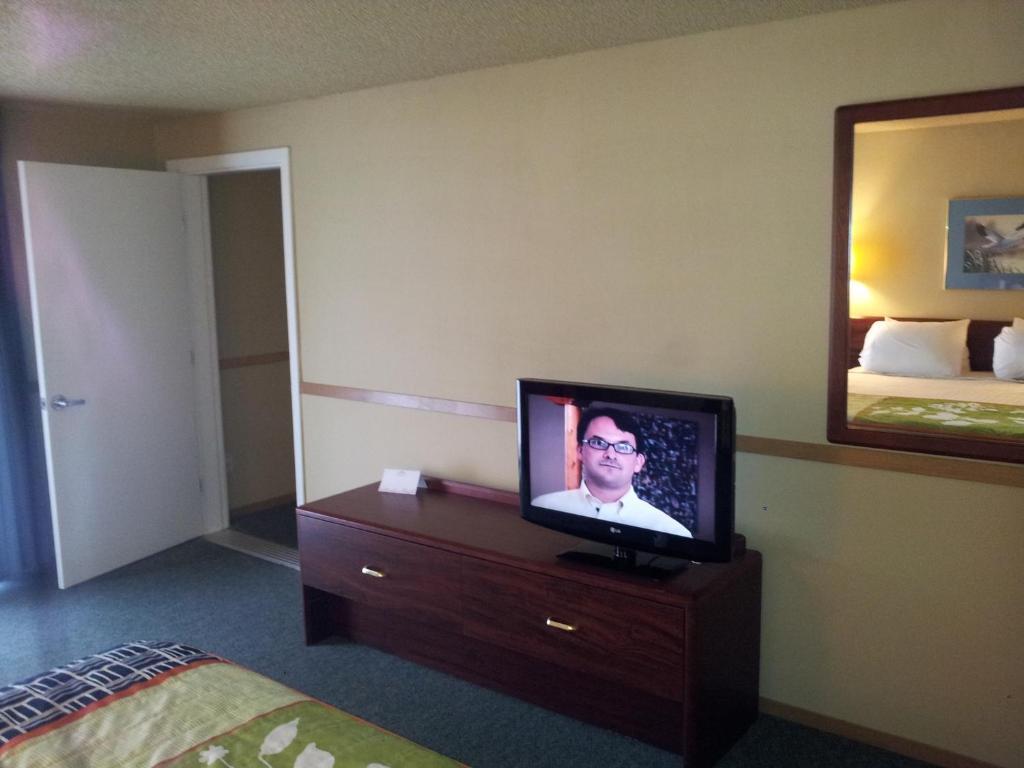South Tacoma Suites Экстерьер фото