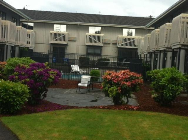South Tacoma Suites Экстерьер фото